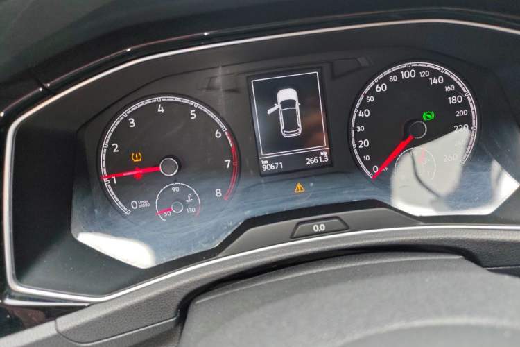 Used Volkswagen T-ROC 2018 280TSI DSG Two-Wheel-Drive Comfort Version China V Standard Odometer Close Up