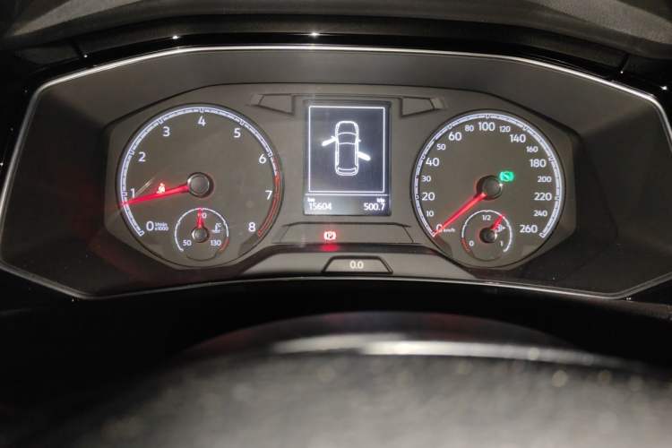 Used Volkswagen T-ROC 2018 280TSI DSG Two-Wheel-Drive Comfort Version China V Standard Odometer Close Up