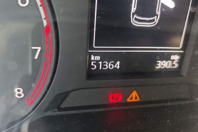 Used Volkswagen T-ROC 2018 280TSI DSG Two-Wheel-Drive Comfort Version China V Standard Odometer Close Up