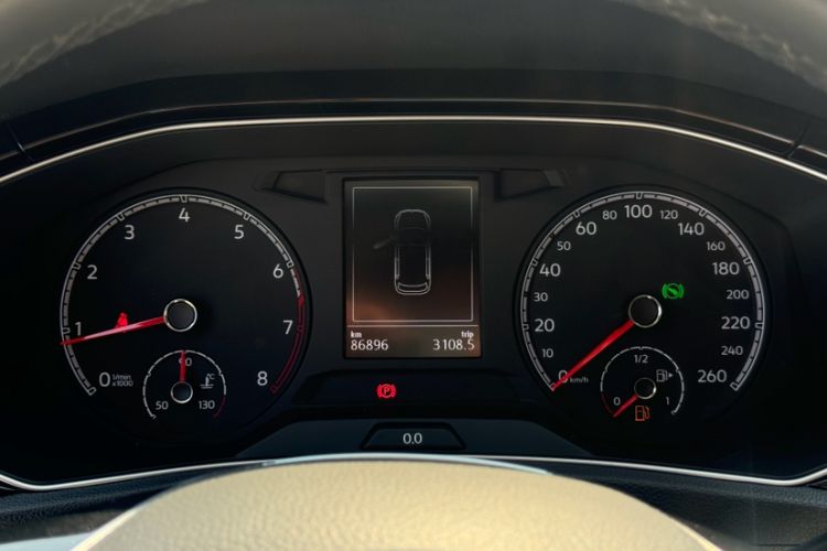 Used Volkswagen T-ROC 2018 280TSI DSG Two-Wheel-Drive Comfort Version China V Standard Odometer Close Up