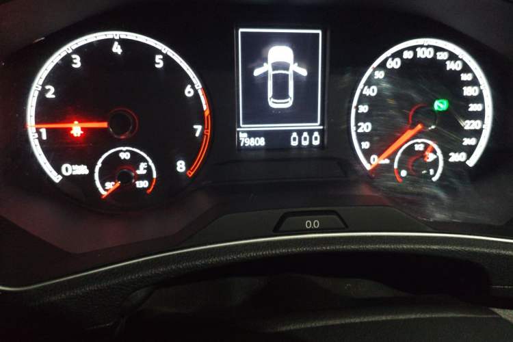 Used Volkswagen T-ROC 2018 280TSI DSG Two-Wheel-Drive Comfort Version China V Standard Odometer Close Up