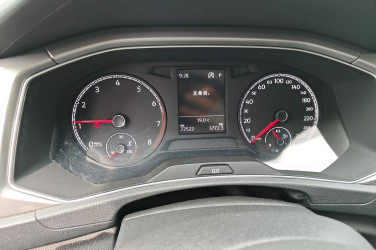 Used Volkswagen T-ROC 2018 230TSI DSG Two-Wheel Drive Advanced Version China V Standard Odometer Close Up