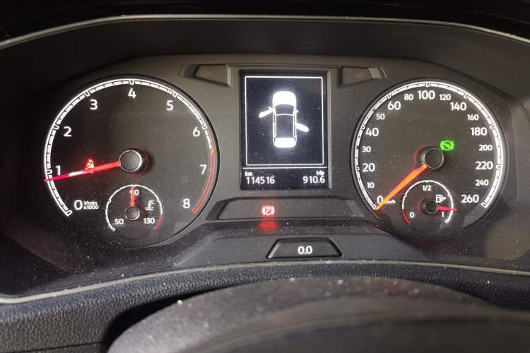 Used Volkswagen T-ROC 2018 280TSI DSG Two-Wheel-Drive Comfort Version China V Standard Odometer Close Up