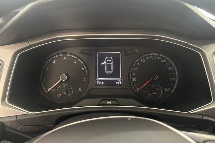 Used Volkswagen T-ROC 2018 230TSI DSG Two-Wheel Drive Advanced Version China V Standard Odometer Close Up