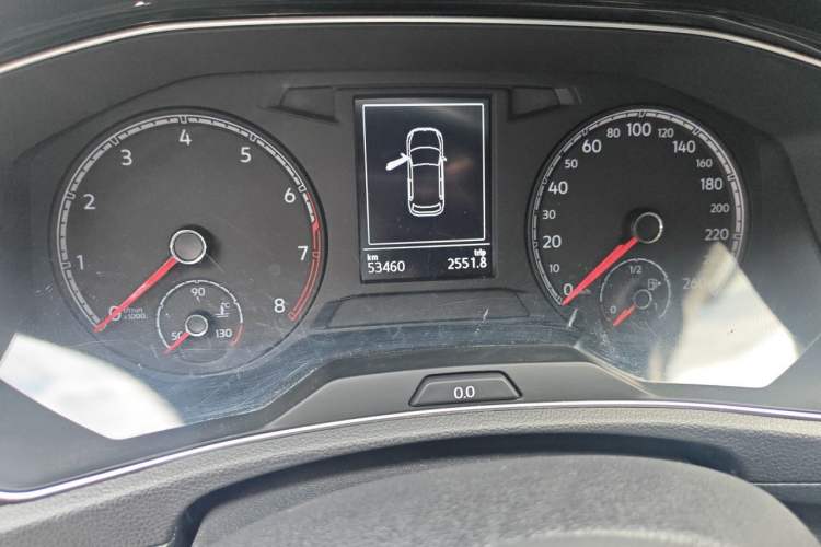 Used Volkswagen T-ROC 2018 280TSI DSG Two-Wheel-Drive Comfort Version China V Standard Odometer Close Up