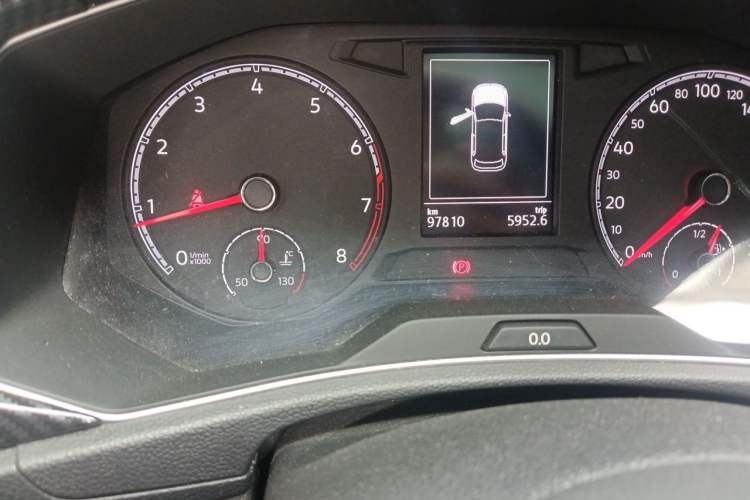 Used Volkswagen T-ROC 2018 280TSI DSG Two-Wheel-Drive Comfort Version China V Standard Odometer Close Up