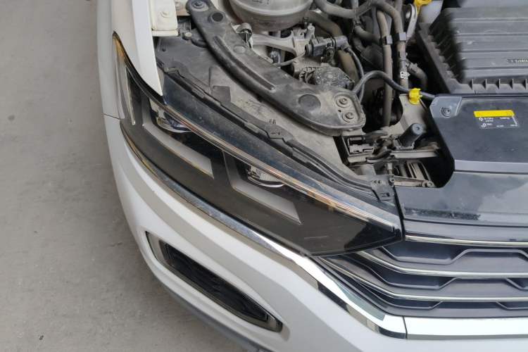 Used Volkswagen T-ROC 2018 280TSI DSG Two-Wheel-Drive Advanced Version China VI Standard Right Front Headlight