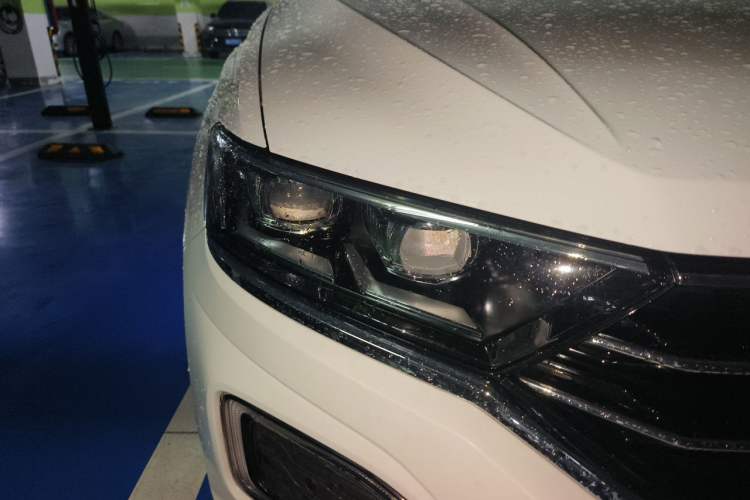 Used Volkswagen T-ROC 2018 280TSI DSG Two-Wheel-Drive Luxury Version China V Emission Standard Right Front Headlight