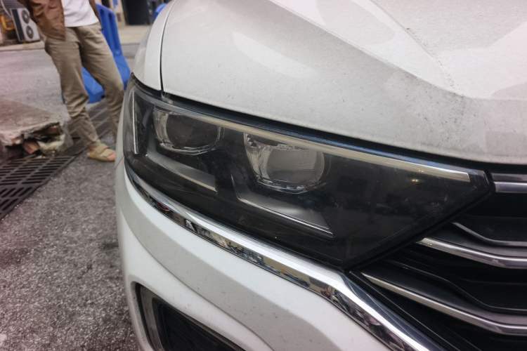Used Volkswagen T-ROC 2018 280TSI DSG Two-Wheel-Drive Comfort Version China V Standard Right Front Headlight