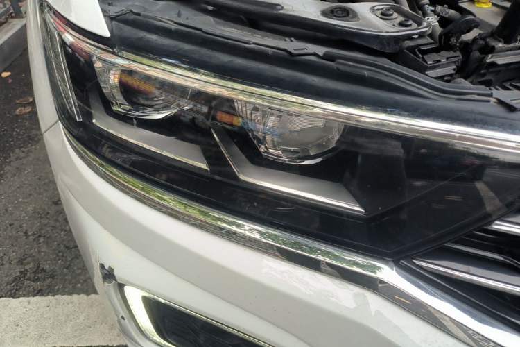 Used Volkswagen T-ROC 2018 280TSI DSG Two-Wheel-Drive Luxury Version China V Emission Standard Right Front Headlight