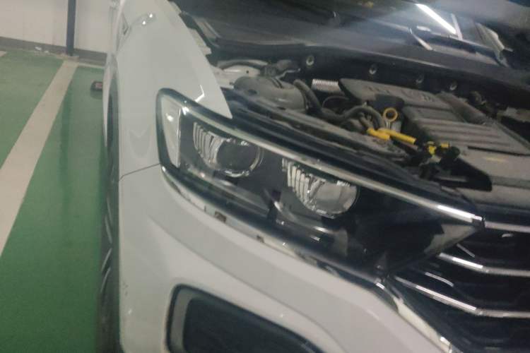 Used Volkswagen T-ROC 2018 280TSI DSG Two-Wheel-Drive Luxury Version China V Emission Standard Right Front Headlight