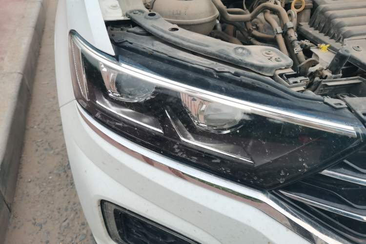 Used Volkswagen T-ROC 2018 280TSI DSG Two-Wheel Drive Advanced Version China V Emission Standard Right Front Headlight