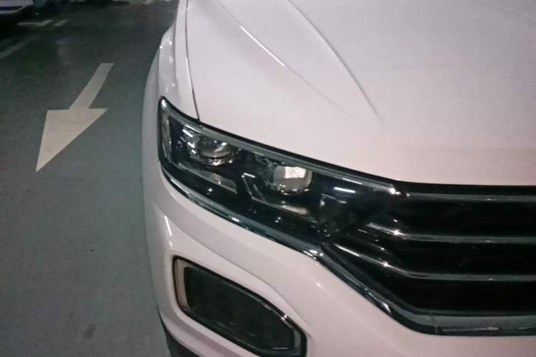 Used Volkswagen T-ROC 2018 230TSI DSG Two-Wheel Drive Advanced Version China V Standard Right Front Headlight