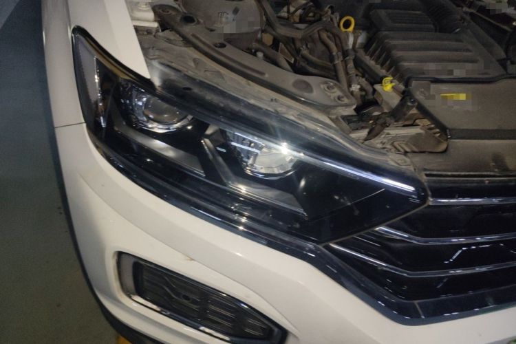 Used Volkswagen T-ROC 2018 280TSI DSG Four-Wheel Drive Luxury Version China V Emission Standard Right Front Headlight