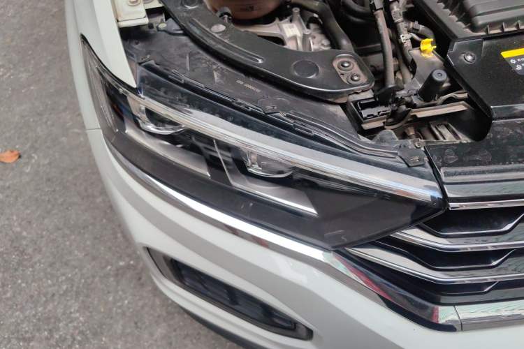 Used Volkswagen T-ROC 2018 280TSI DSG Two-Wheel Drive Advanced Version China V Emission Standard Right Front Headlight