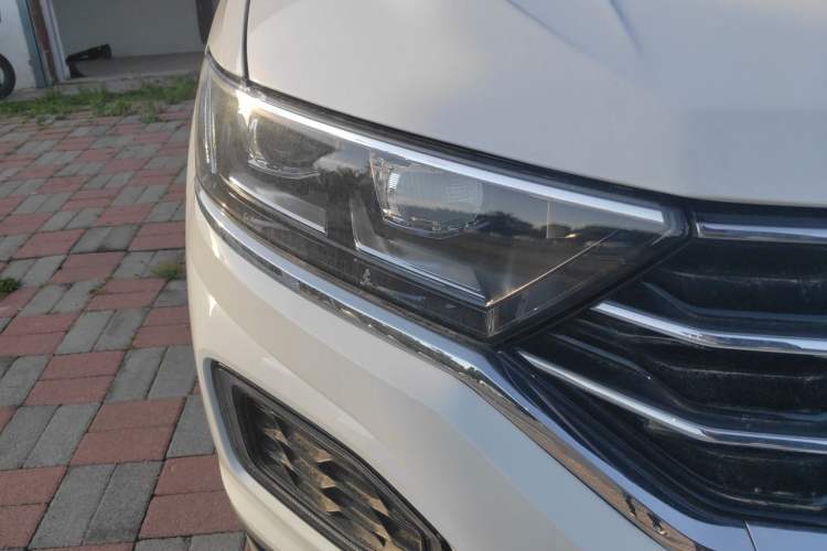 Used Volkswagen T-ROC 2018 280TSI DSG Two-Wheel-Drive Comfort Version China V Standard Right Front Headlight
