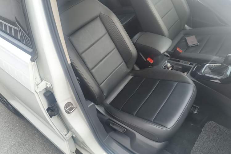 Used Volkswagen T-ROC 2018 280TSI DSG Two-Wheel-Drive Comfort Version China V Standard Right Front Seat