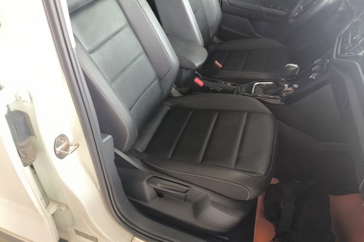 Used Volkswagen T-ROC 2018 280TSI DSG Two-Wheel Drive Comfort Version China VI Standard Right Front Seat