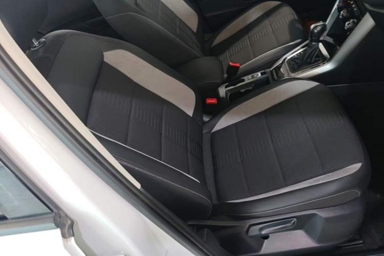 Used Volkswagen T-ROC 2018 230TSI DSG Two-Wheel Drive Advanced Version China V Standard Right Front Seat