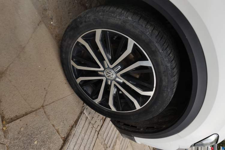 Used Volkswagen T-ROC 2018 280TSI DSG Two-Wheel-Drive Comfort Version China V Standard Right Front Wheel Hub