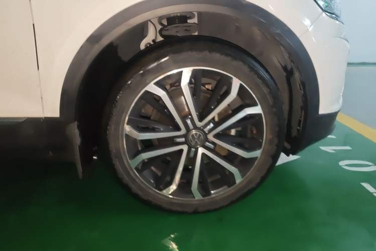 Used Volkswagen T-ROC 2018 280TSI DSG Two-Wheel-Drive Luxury Version China V Emission Standard Right Front Wheel Hub
