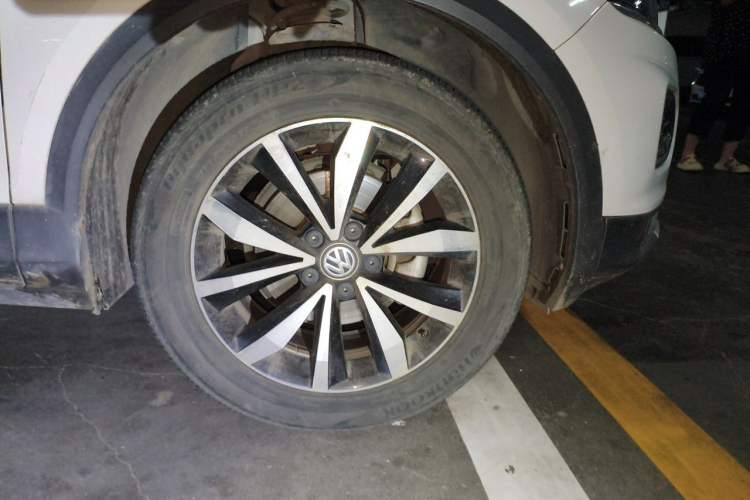 Used Volkswagen T-ROC 2018 280TSI DSG Two-Wheel-Drive Comfort Version China V Standard Right Front Wheel Hub