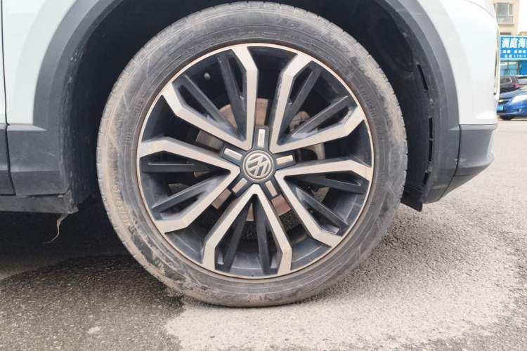 Used Volkswagen T-ROC 2018 280TSI DSG Two-Wheel-Drive Comfort Version China V Standard Right Front Wheel Hub
