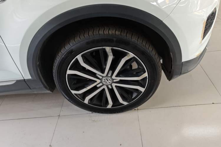Used Volkswagen T-ROC 2018 280TSI DSG Two-Wheel-Drive Comfort Version China V Standard Right Front Wheel Hub