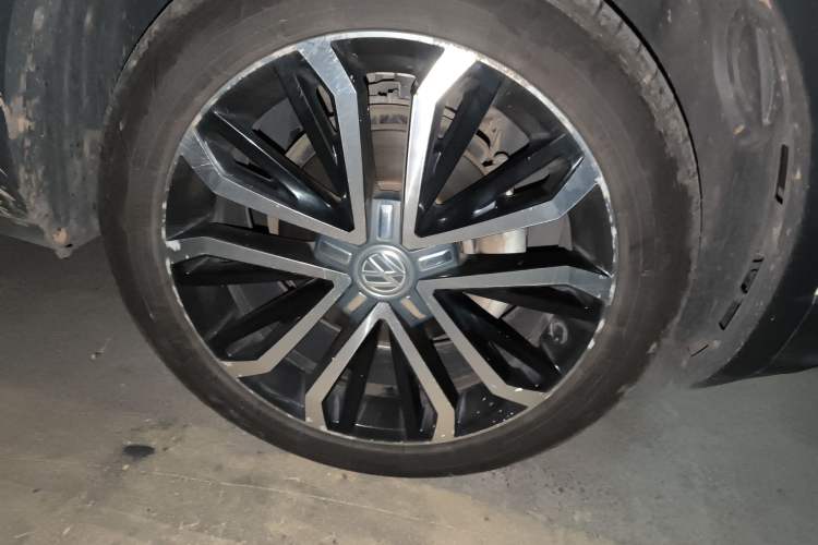 Used Volkswagen T-ROC 2018 280TSI DSG Four-Wheel Drive Luxury Version China V Emission Standard Right Front Wheel Hub