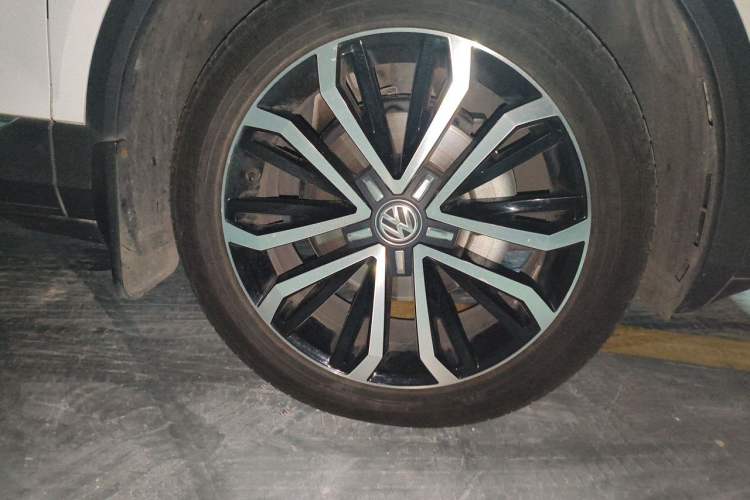 Used Volkswagen T-ROC 2018 280TSI DSG Two-Wheel-Drive Comfort Version China V Standard Right Front Wheel Hub