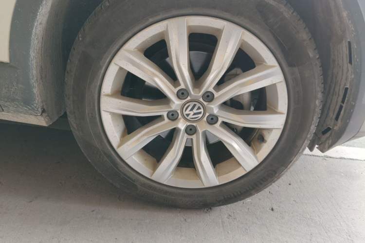 Used Volkswagen T-ROC 2018 280TSI DSG Two-Wheel-Drive Advanced Version China VI Standard Right Front Wheel Hub