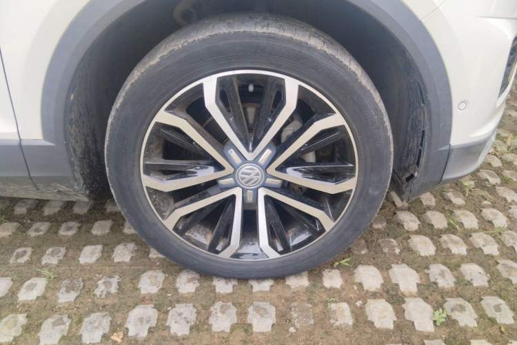 Used Volkswagen T-ROC 2018 280TSI DSG Four-Wheel Drive Luxury Version China V Emission Standard Right Front Wheel Hub