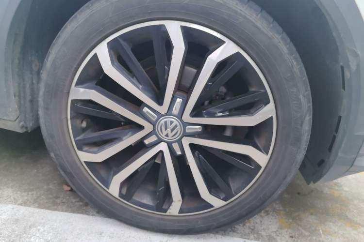 Used Volkswagen T-ROC 2018 280TSI DSG Two-Wheel-Drive Comfort Version China V Standard Right Front Wheel Hub