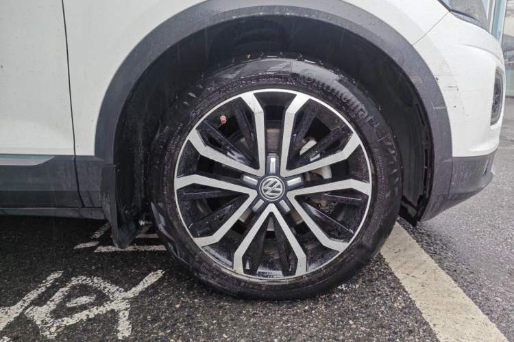 Used Volkswagen T-ROC 2018 280TSI DSG Two-Wheel-Drive Luxury Version China V Emission Standard Right Front Wheel Hub