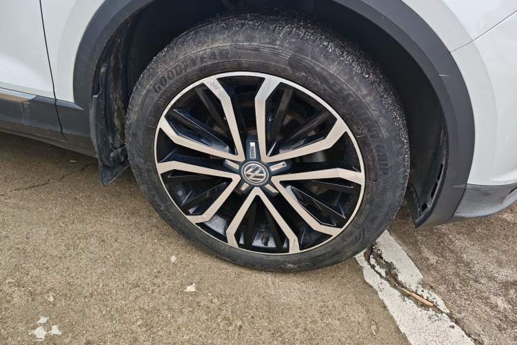 Used Volkswagen T-ROC 2018 280TSI DSG Two-Wheel Drive Comfort Version China VI Standard Right Front Wheel Hub