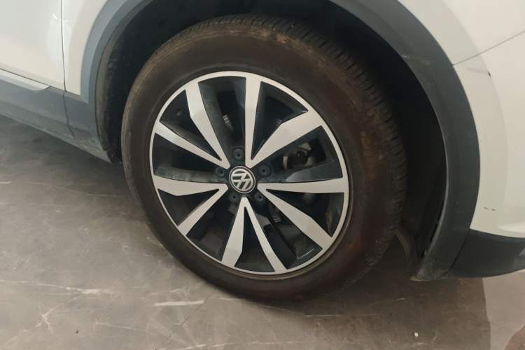 Used Volkswagen T-ROC 2018 280TSI DSG Two-Wheel-Drive Comfort Version China V Standard Right Front Wheel Hub