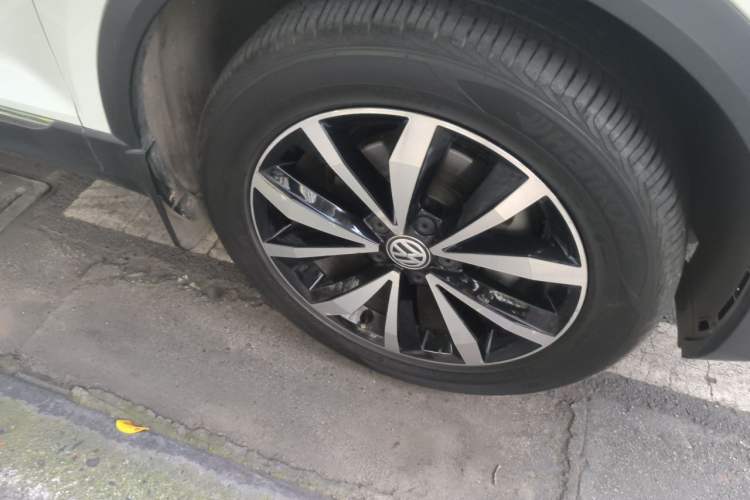Used Volkswagen T-ROC 2018 280TSI DSG Two-Wheel-Drive Comfort Version China V Standard Right Front Wheel Hub