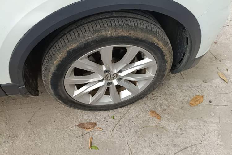 Used Volkswagen T-ROC 2018 280TSI DSG Two-Wheel Drive Advanced Version China V Emission Standard Right Front Wheel Hub