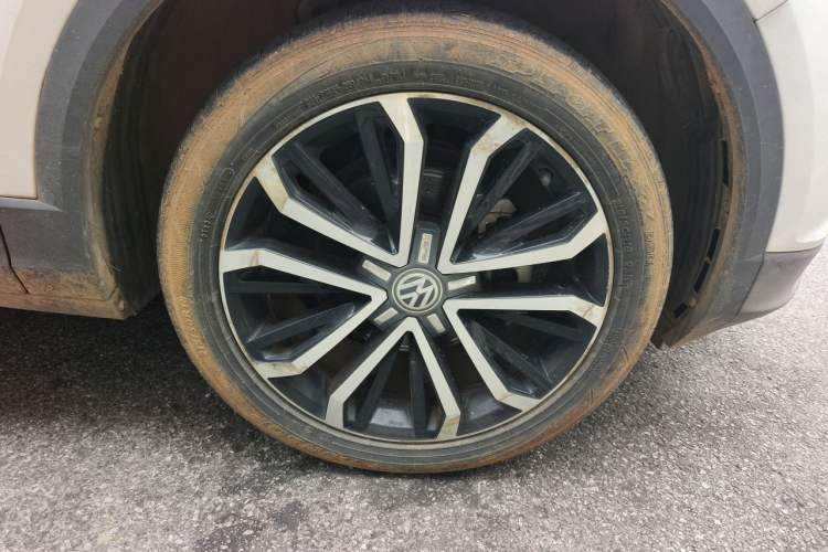 Used Volkswagen T-ROC 2018 280TSI DSG Two-Wheel-Drive Comfort Version China V Standard Right Front Wheel Hub