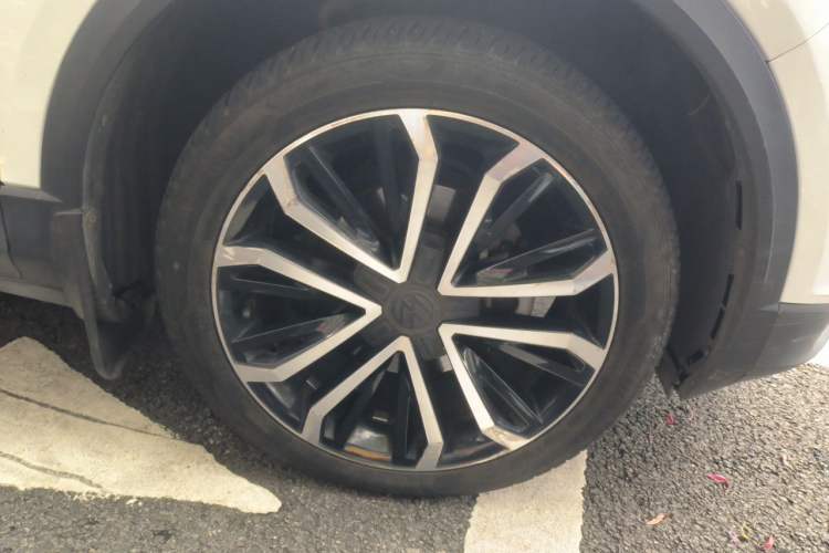 Used Volkswagen T-ROC 2018 280TSI DSG Two-Wheel-Drive Luxury Version China V Emission Standard Right Front Wheel Hub