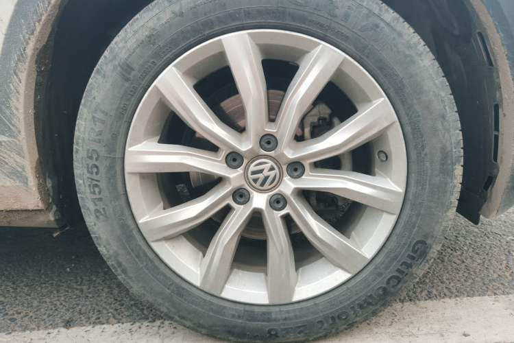 Used Volkswagen T-ROC 2018 280TSI DSG Two-Wheel Drive Advanced Version China V Emission Standard Right Front Wheel Hub