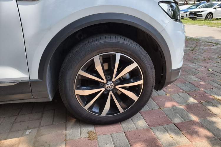 Used Volkswagen T-ROC 2018 280TSI DSG Two-Wheel-Drive Comfort Version China V Standard Right Front Wheel Hub