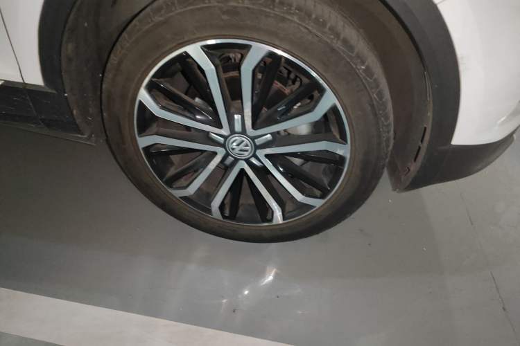 Used Volkswagen T-ROC 2018 280TSI DSG Two-Wheel-Drive Comfort Version China V Standard Right Front Wheel Hub