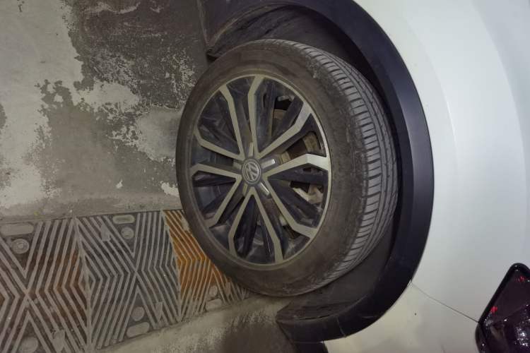 Used Volkswagen T-ROC 2018 280TSI DSG Two-Wheel Drive Comfort Version China VI Standard Right Front Wheel Hub
