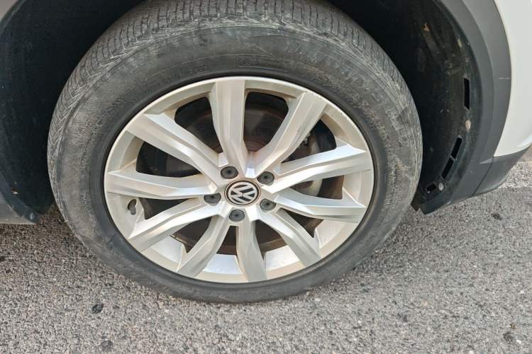 Used Volkswagen T-ROC 2018 280TSI DSG Two-Wheel Drive Advanced Version China V Emission Standard Right Front Wheel Hub