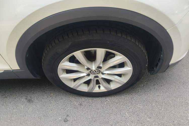 Used Volkswagen T-ROC 2018 280TSI DSG Two-Wheel Drive Advanced Version China V Emission Standard Right Front Wheel Hub