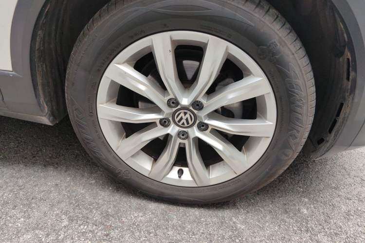 Used Volkswagen T-ROC 2018 280TSI DSG Two-Wheel Drive Advanced Version China V Emission Standard Right Front Wheel Hub