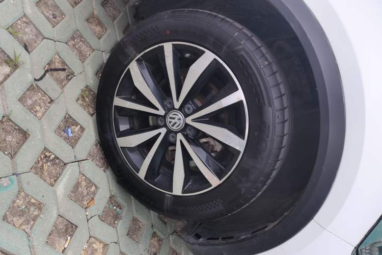 Used Volkswagen T-ROC 2018 280TSI DSG Two-Wheel-Drive Comfort Version China V Standard Right Front Wheel Hub