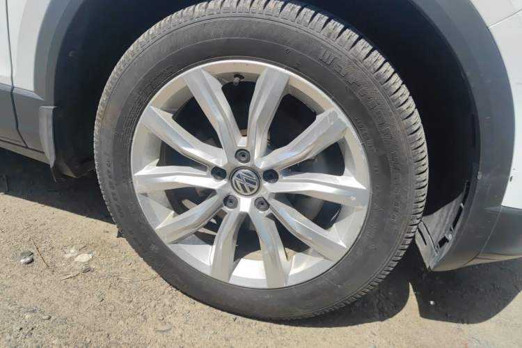 Used Volkswagen T-ROC 2018 280TSI DSG Two-Wheel-Drive Advanced Version China VI Standard Right Front Wheel Hub