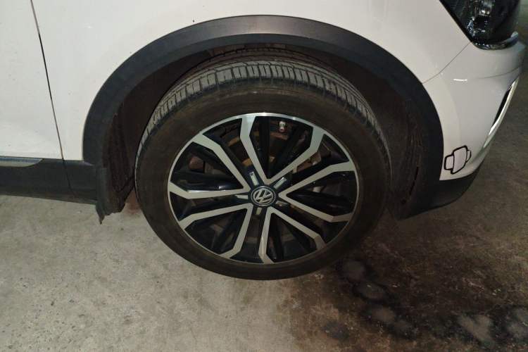 Used Volkswagen T-ROC 2018 280TSI DSG Two-Wheel-Drive Comfort Version China V Standard Right Front Wheel Hub